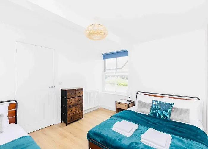 Sleeps 6 The Lovely Lymington Lock Off