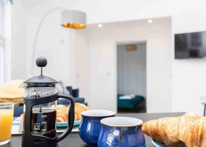Sleeps 6 The Lovely Lymington Lock Off