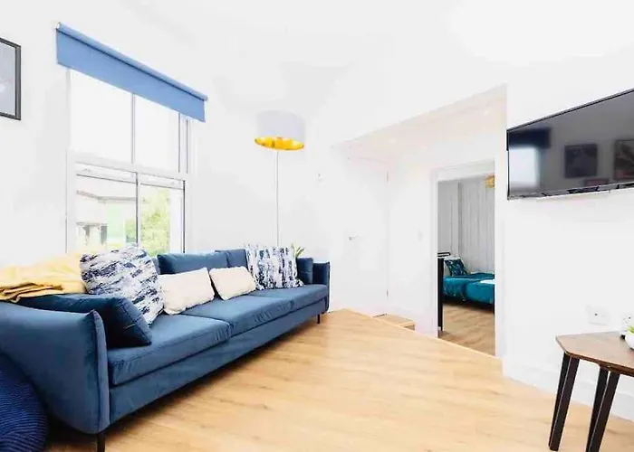 Sleeps 6 The Lovely Lymington Lock Off