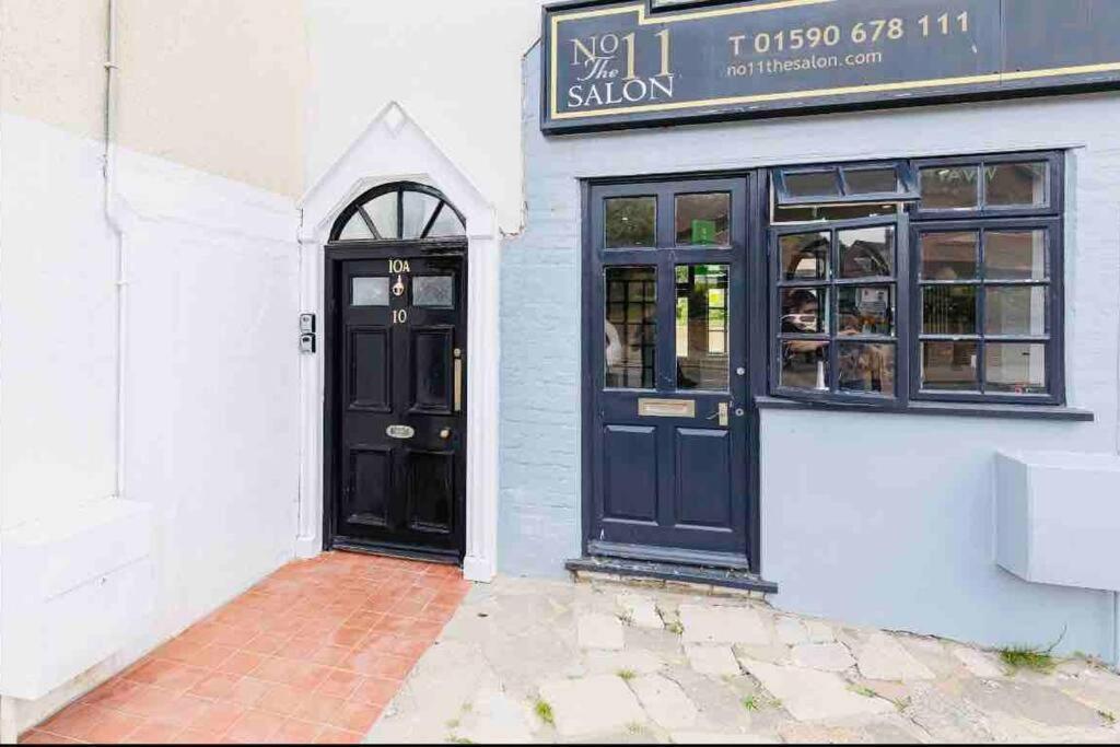 Sleeps 6 The Lovely Lock Off Apartment *